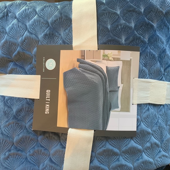 Martha Steward Feather Velvet Quilt + Shams - Picture 3 of 6